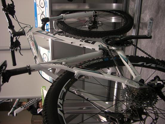 CYCLE MODE 2009. no.3~ビアンキ - Climb cycle sports