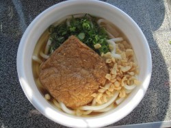 出来あがった「クライム特製うどん」