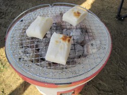 ひちりんでお餅焼く