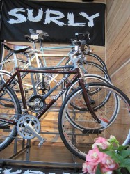 SURLY CLimb店内ディスプレイ