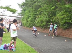 シオポン、バイクに乗り込むと爆走