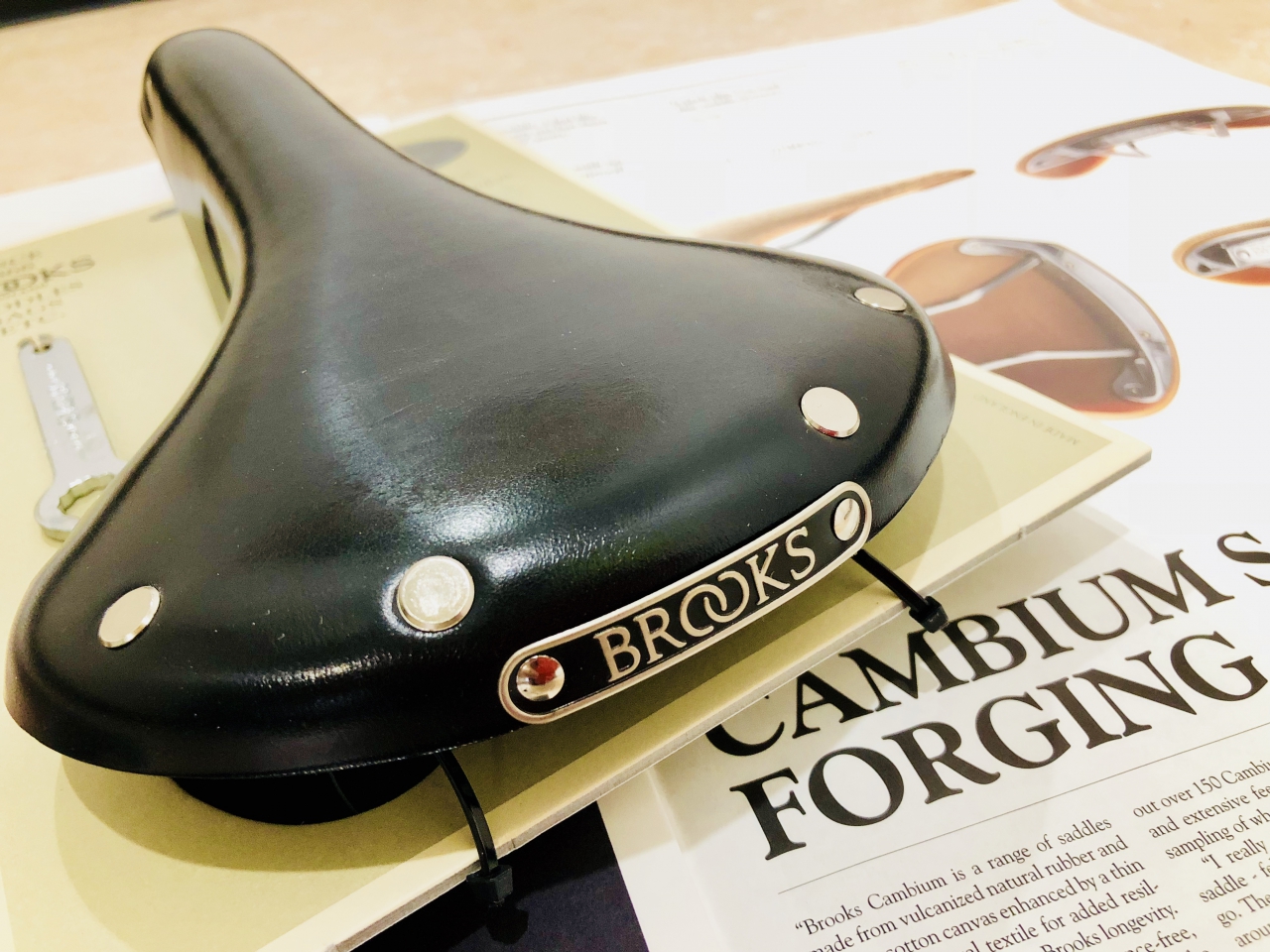 クラシカルなレザーサドル…BROOKS Team Pro Classic - Climb cycle sports
