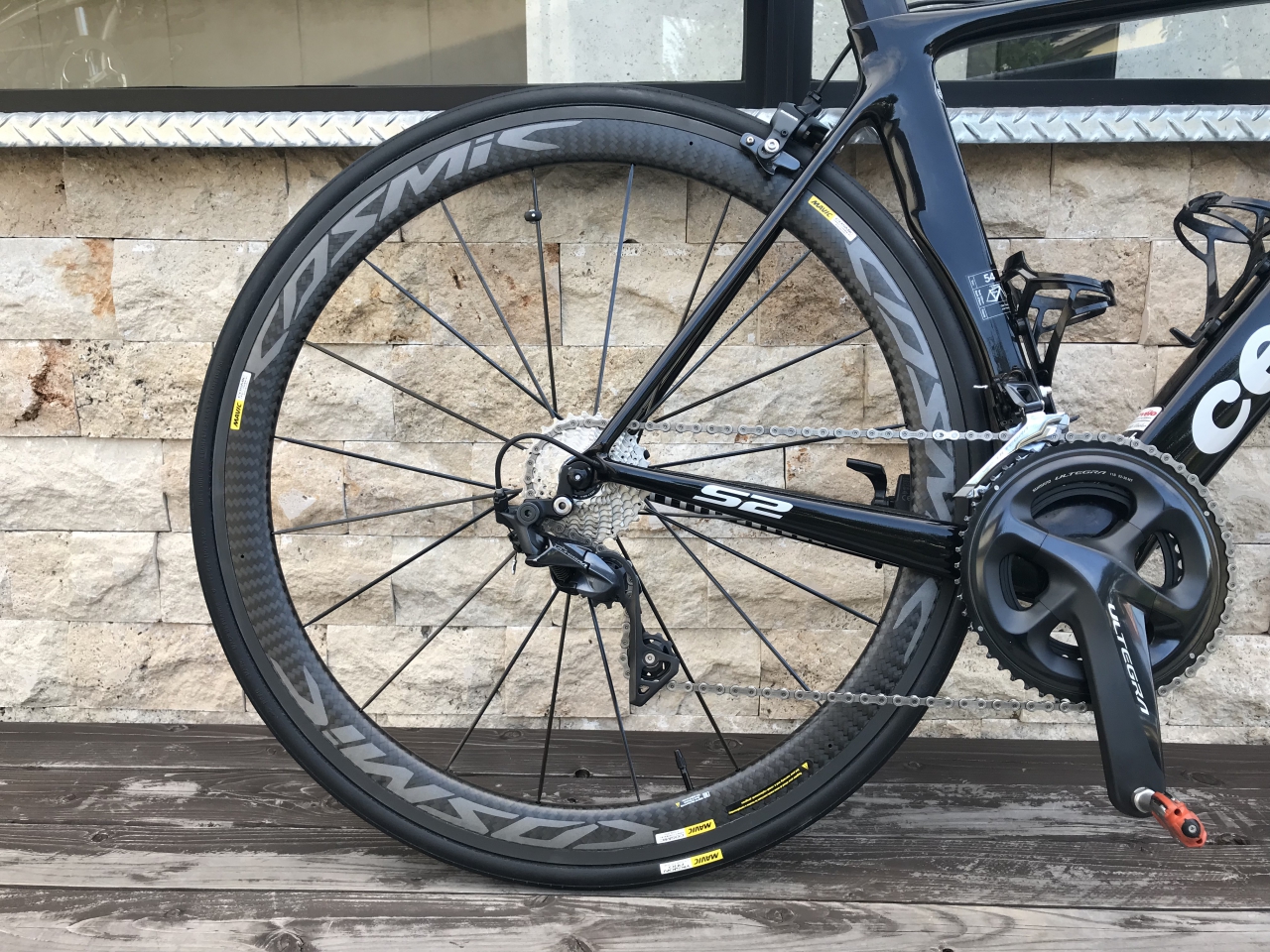 フランスブランド MAVIC コスミックプロカーボン エグザリットを装着