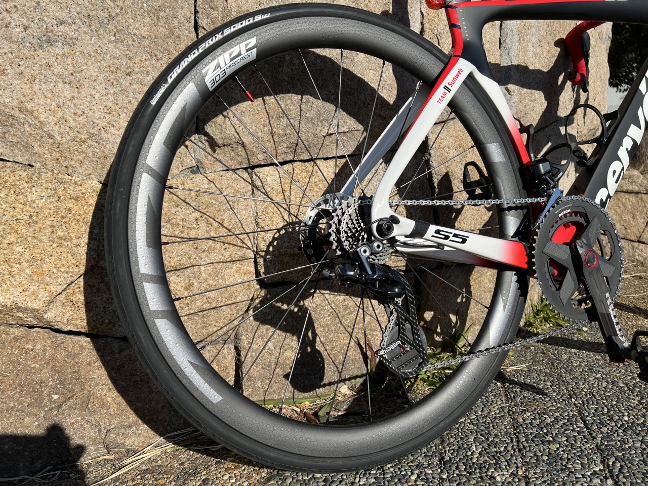 ZIPP 303 Firecrest Tubeless Discホイール取り付けしました