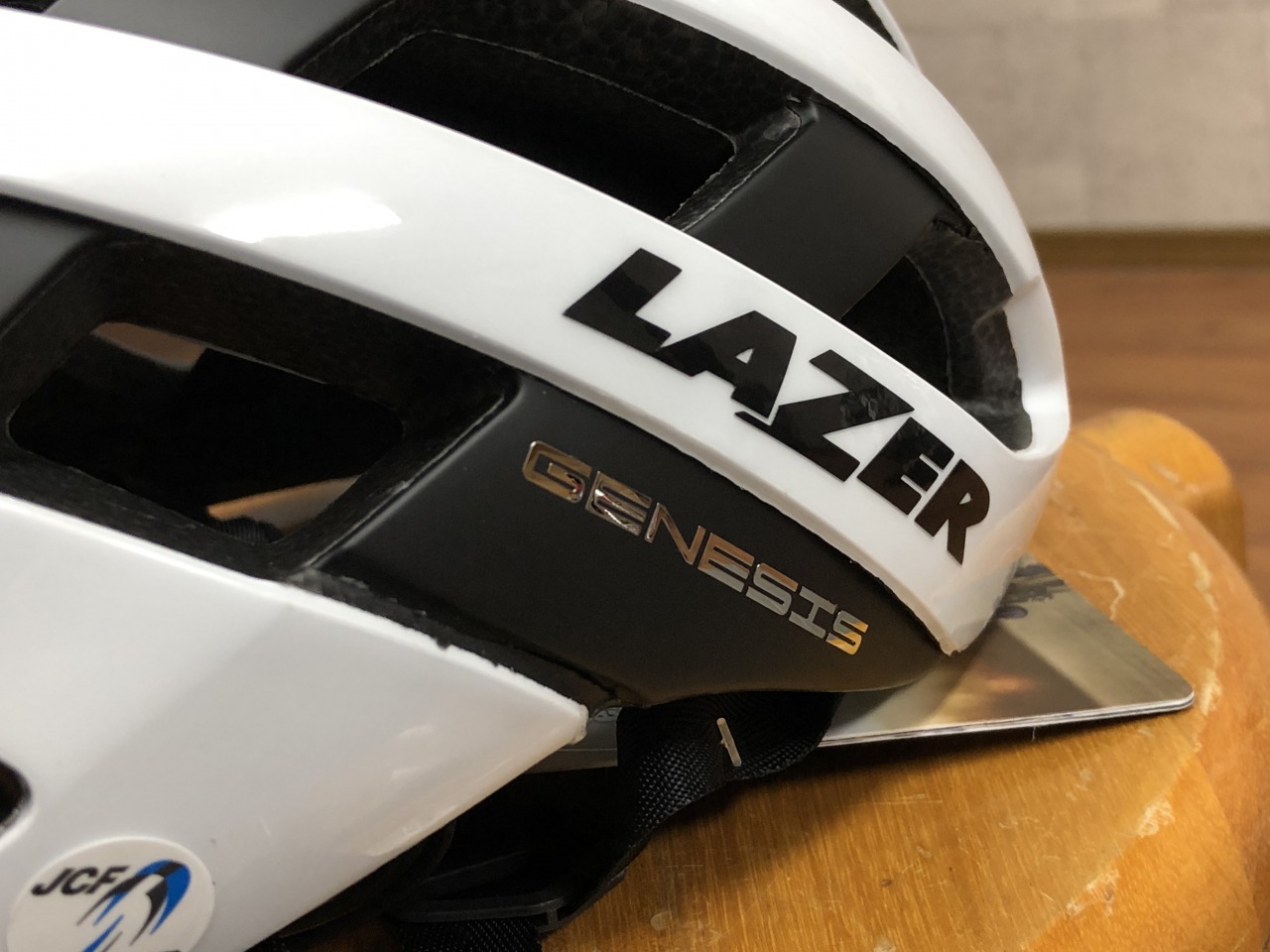 軽量なヘルメット LAZER GENESIS AF 入荷！ - Climb cycle sports