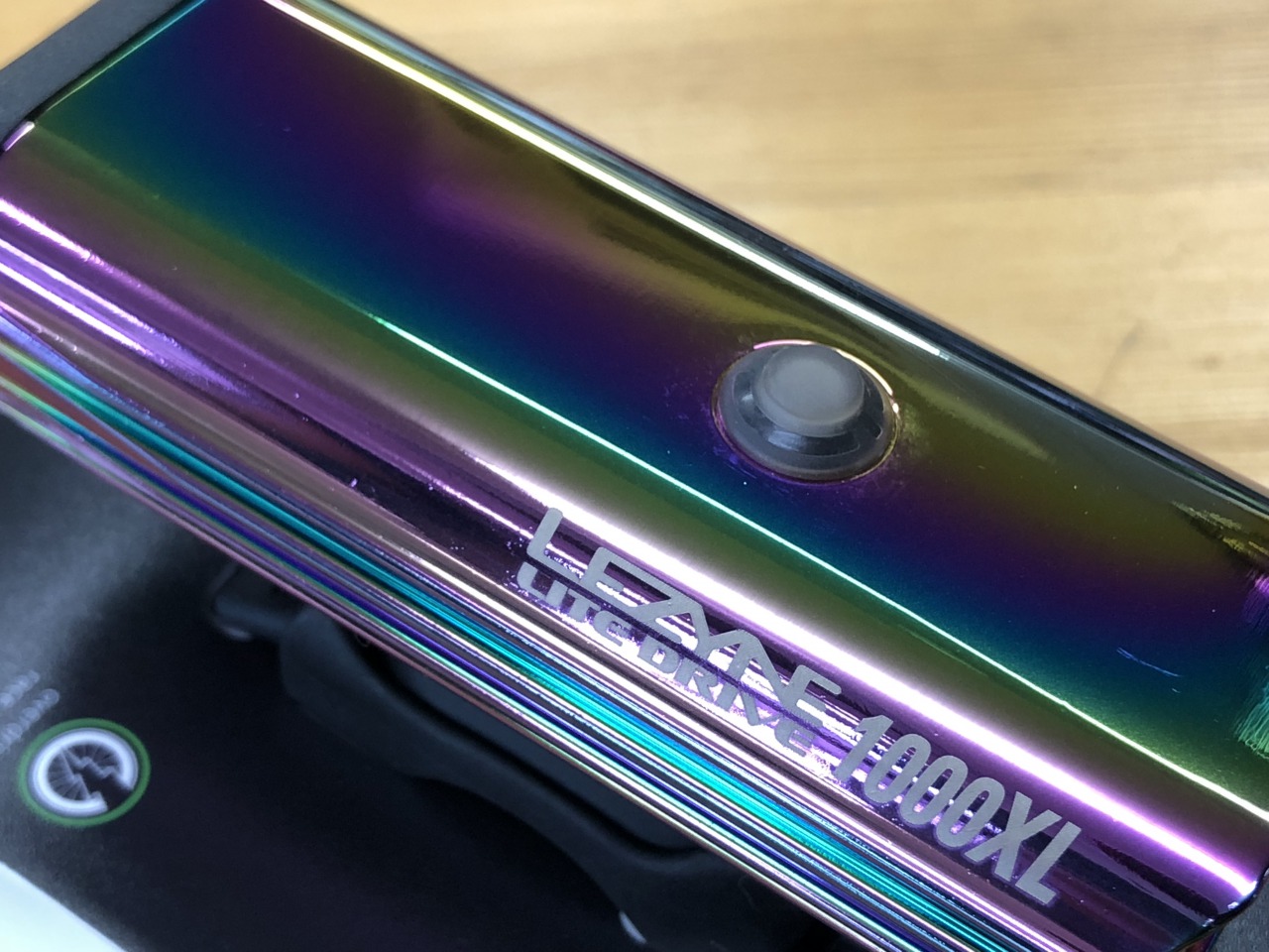 ネオ メタリック」先行限定販売！目も光も美しいライトが入荷