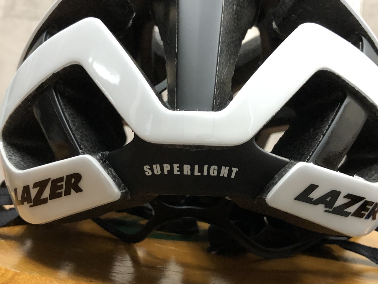 軽量なヘルメット LAZER GENESIS AF 入荷！ - Climb cycle sports