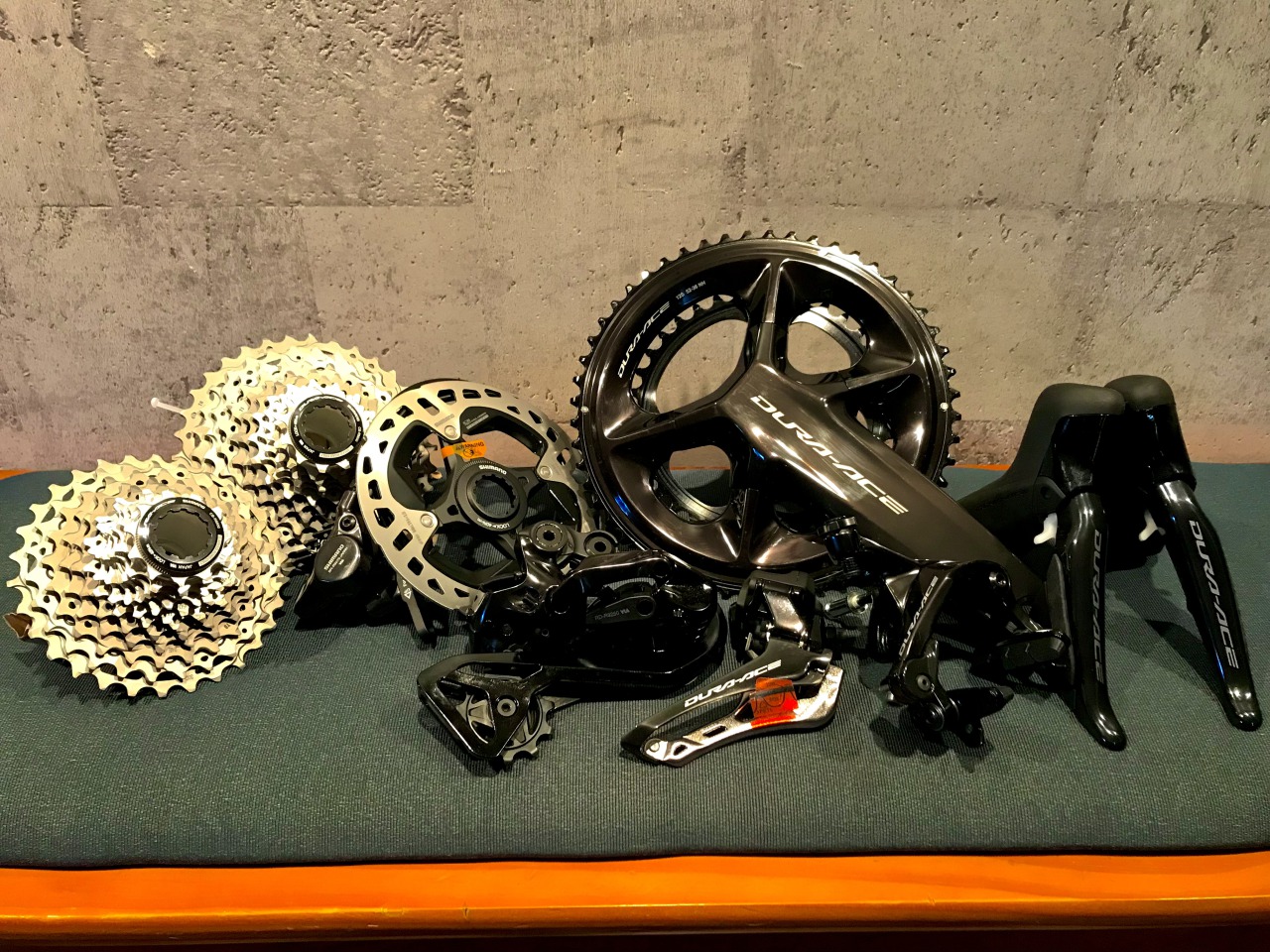 品薄 新型 ダイレクトマウントブレーキ dura-ace-