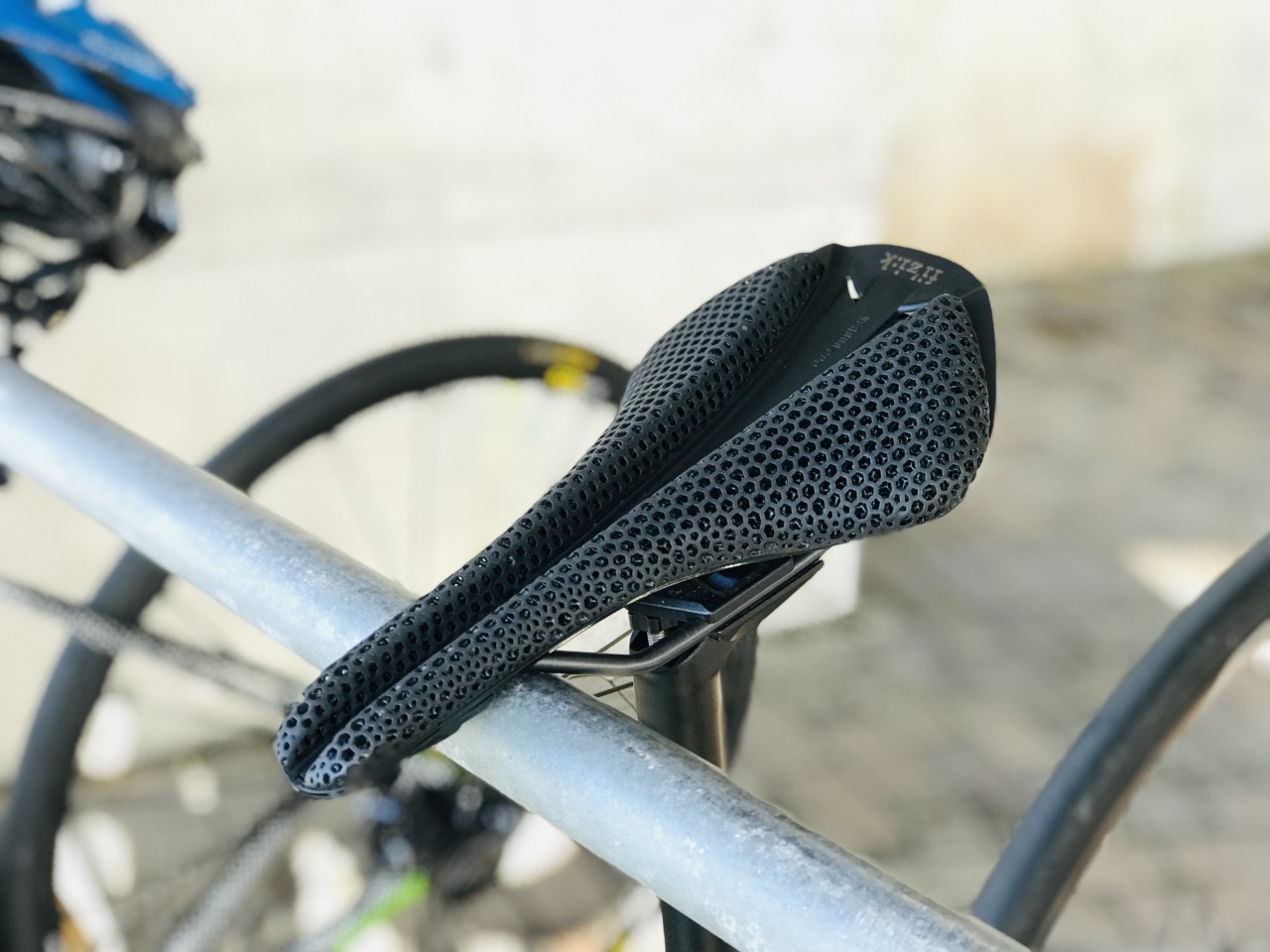 FIZIK ANTARES VERSUS EVO R3 ADAPTIVEサドル取り付けしました