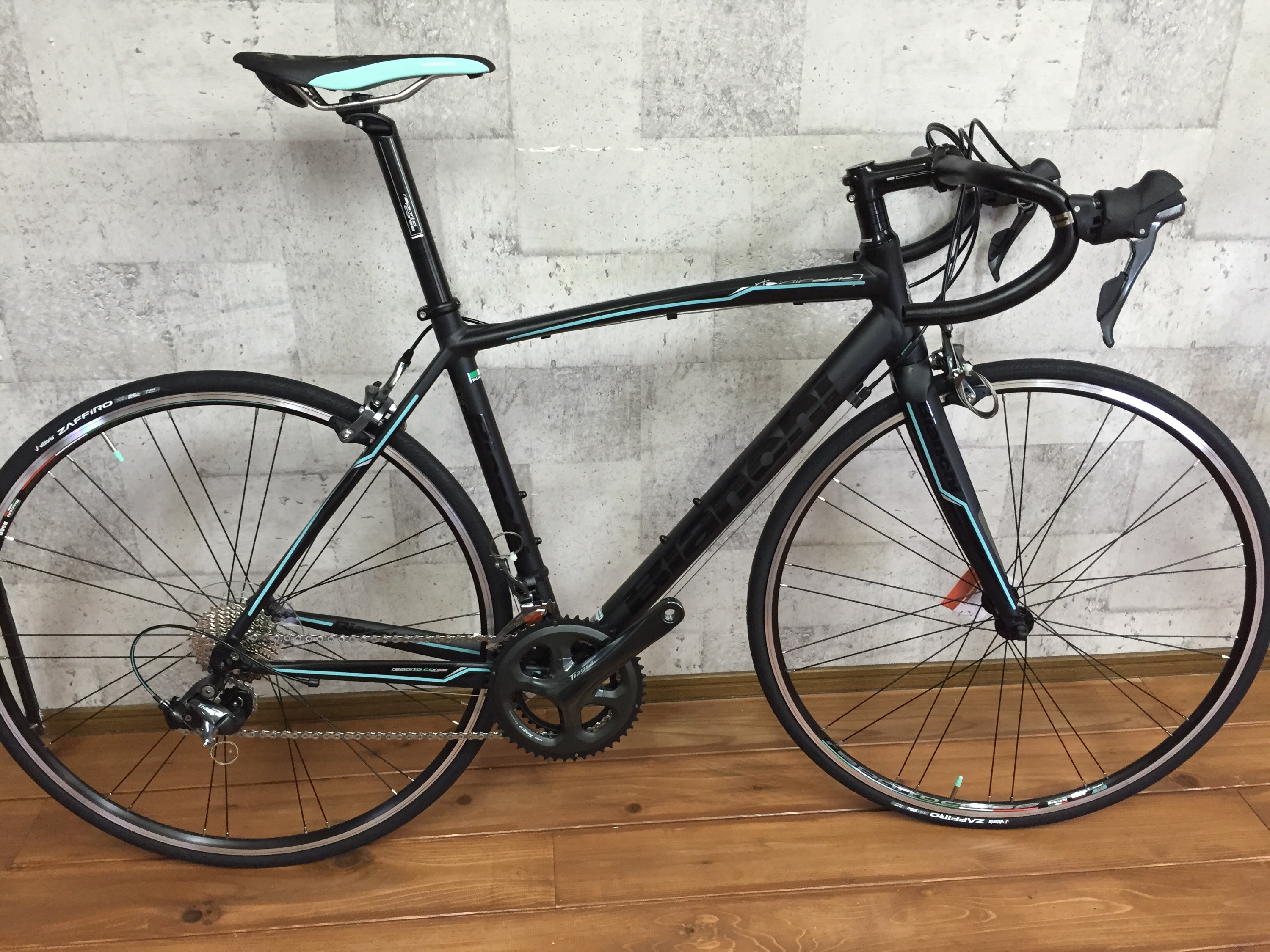 Bianchi vianirone7 TIAGRA Model 注目のブラックカラー入荷 - Climb