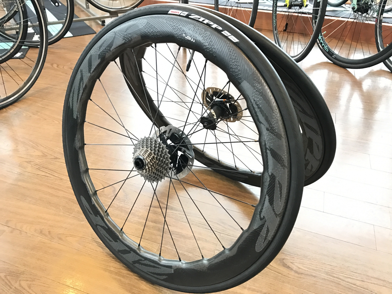 究極のカーボンホイール ZIPP 454NSW DISC 紹介します。 - Climb cycle