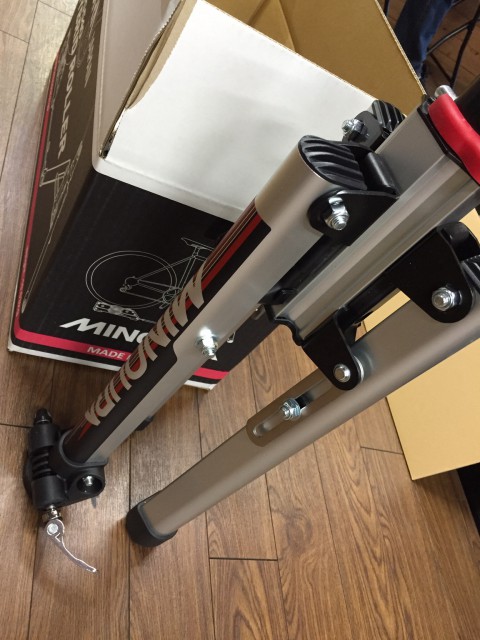 MINOURA FG220 ミノウラ ハイブリッドローラー再入荷です