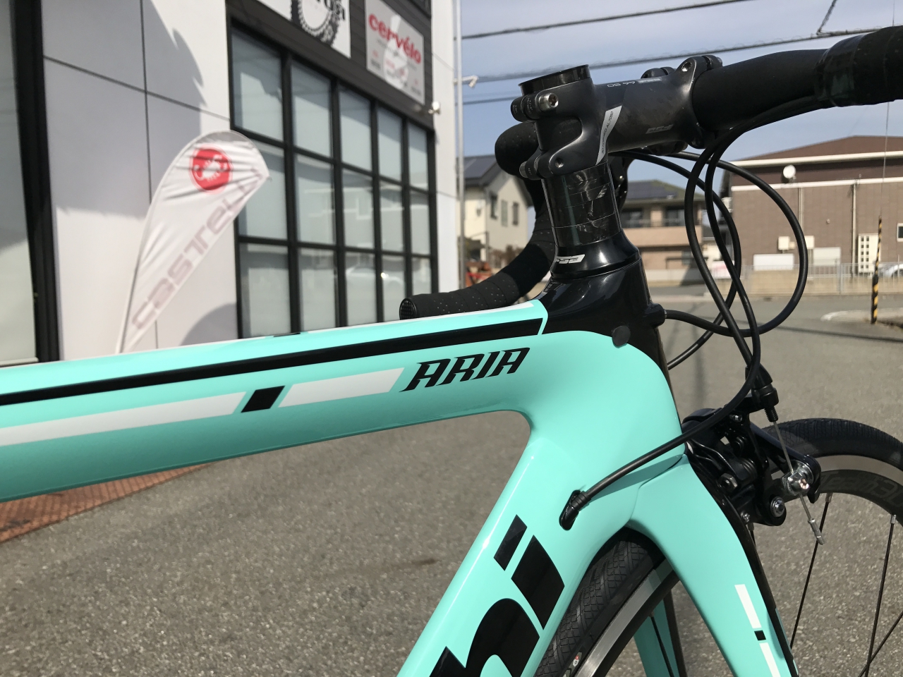 CK16 蛍光チェレステカラー Bianchi カーボンロードバイクの入荷