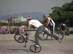 Climb フラットライダー　トリックを披露