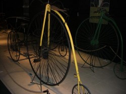 前輪の大きい自転車