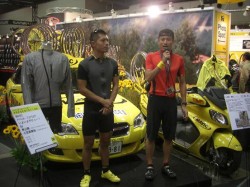 MAVIC 専属ライダーか？トライアスロン＆ロードライダーでにぎあっていたよ。