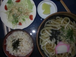 マリンオアシスはかたで昼食　鯛めしうどんセット