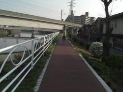 大井川自転車道、山陽電車、降下下を走る