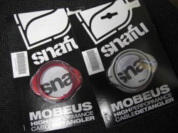 snafu mobeus cable detangler レッド＆シルバー