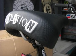 サドル　DEMOLITION　PRO SEAT