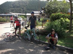 柵原ふれあい鉱山公園　木陰で休息