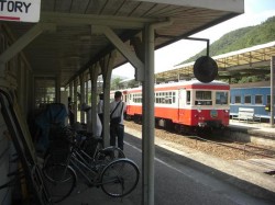 吉ヶ原駅ホーム風景