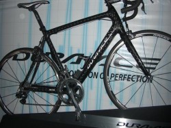 DURA-ACE 組み込まれたSHIMANOのロード黒