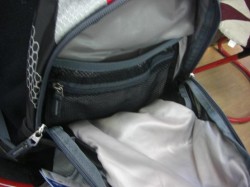 deuter レース10L バック内装