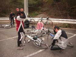 菖蒲谷駐車場で休息するClimbライダー