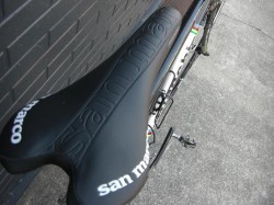 Bianchi VIGORELLI サドルは、SANMARCO