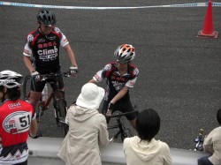 オープン参加の2人も交代をかわす