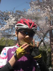 kahrもかぶりつく