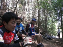 休憩中のへっぽこライダー達