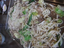 ホルモン焼きうどん6人前