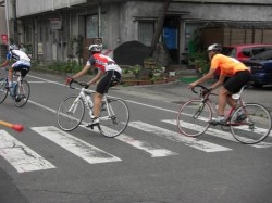 軽快にＤ－さく、最初の温泉街を駆け抜ける