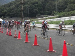 ３時間耐久レース～スタート、Climbライダーも力強く発進