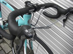 Bianchi VIANIRONE 7 ALU HYDRO 105 ハンドル廻り