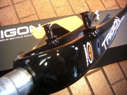 OBLLIX C-CROSS FORK　ブレーキ台座