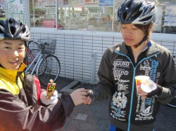 菖蒲谷の手前のコンビニで食料調達