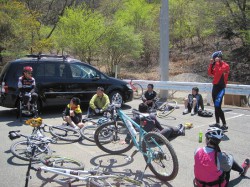 菖蒲谷公園駐車場に到着したClimbライダー