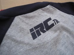 IRCマーク入りシャツ