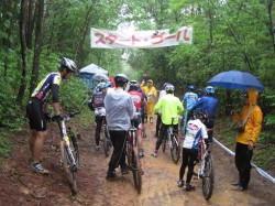 吉備高原ＭＴＢ大会 一般ビギナーが並ぶ