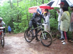 吉備高原ＭＴＢ大会 一般ビギナーを走るハタに～さん