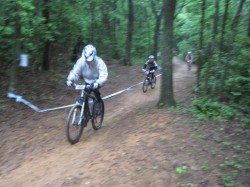 吉備高原MTBコース、雨の中走る