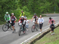 ゴール手前では、ドラマの様にClimbライダー達が駆け寄る