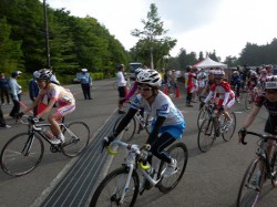 Mt.Fuji Hill Climb 女子ロード＆MTBスタートし１コーナー