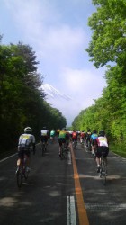 Mt.富士ヒルクライム 富士山に向かうライダー