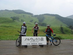 2010.砥峰高原 とのみね自然交流館からClimbライダー