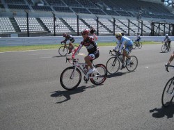 SHIMANO SUZUKA ROAD １時間サイクルマラソン/ゴール トッシー