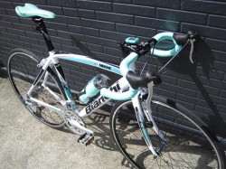 Bianchi vianirone7 ALU フロントから見たビアニローネ